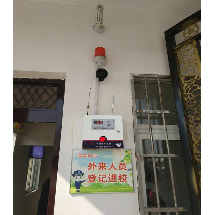校园保安门口.jpg